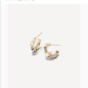 Never worn!! Kendra Scott Madelyn Gold Huggie Earrings in Neutral Mix